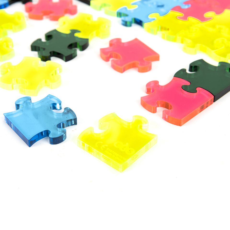 Pusselbitar i akrylplast