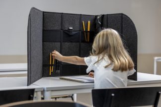 Bordsskärm för auditiv/visuell avskärmning