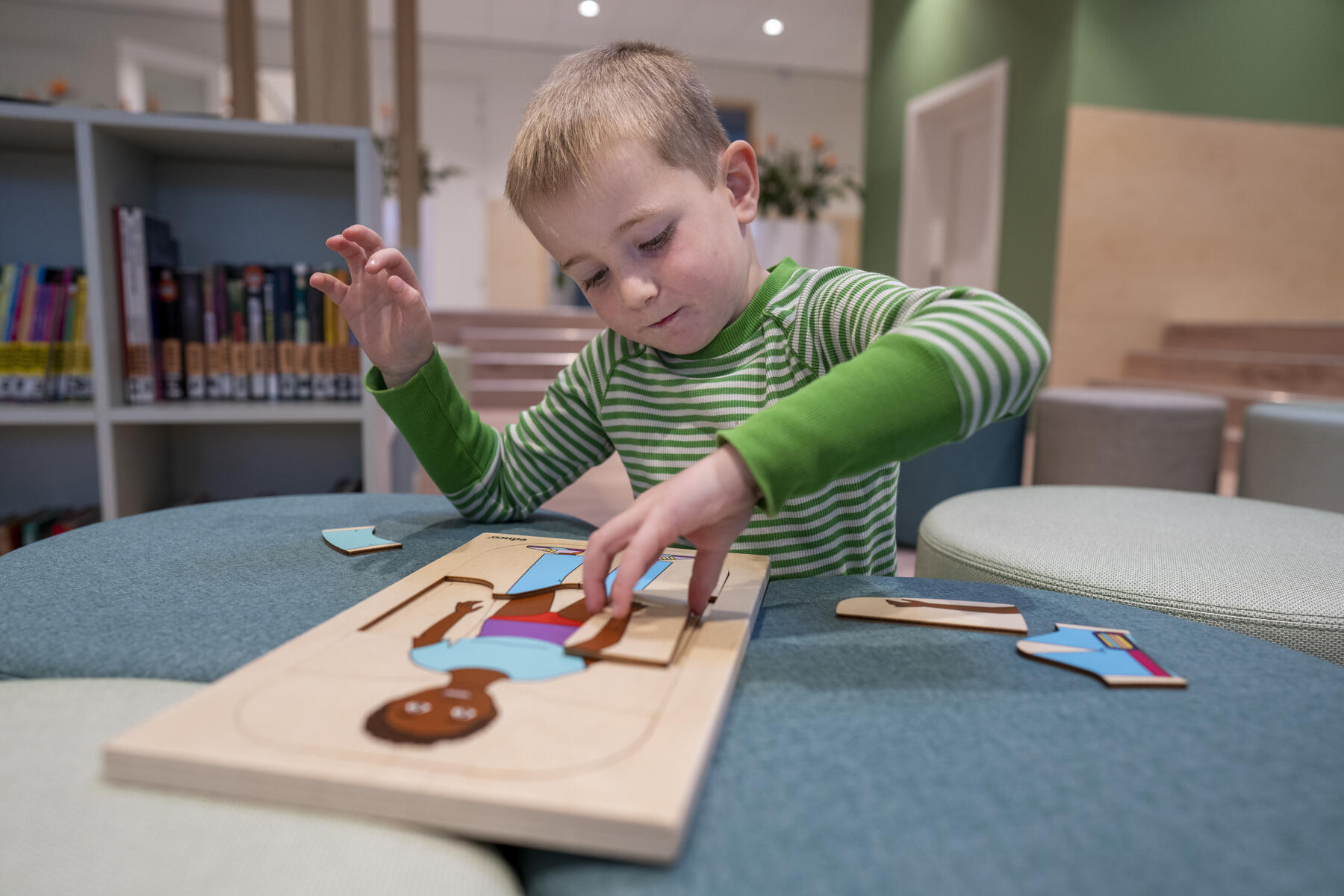 Lager på lager-pussel, klä på flicka - Bild 4