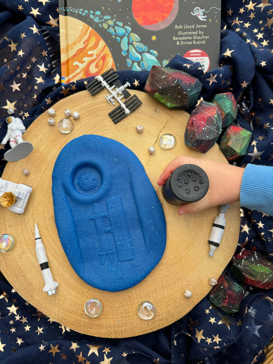 Taktila kreativa sagorullar - Rymden, 6 st - Bild 5