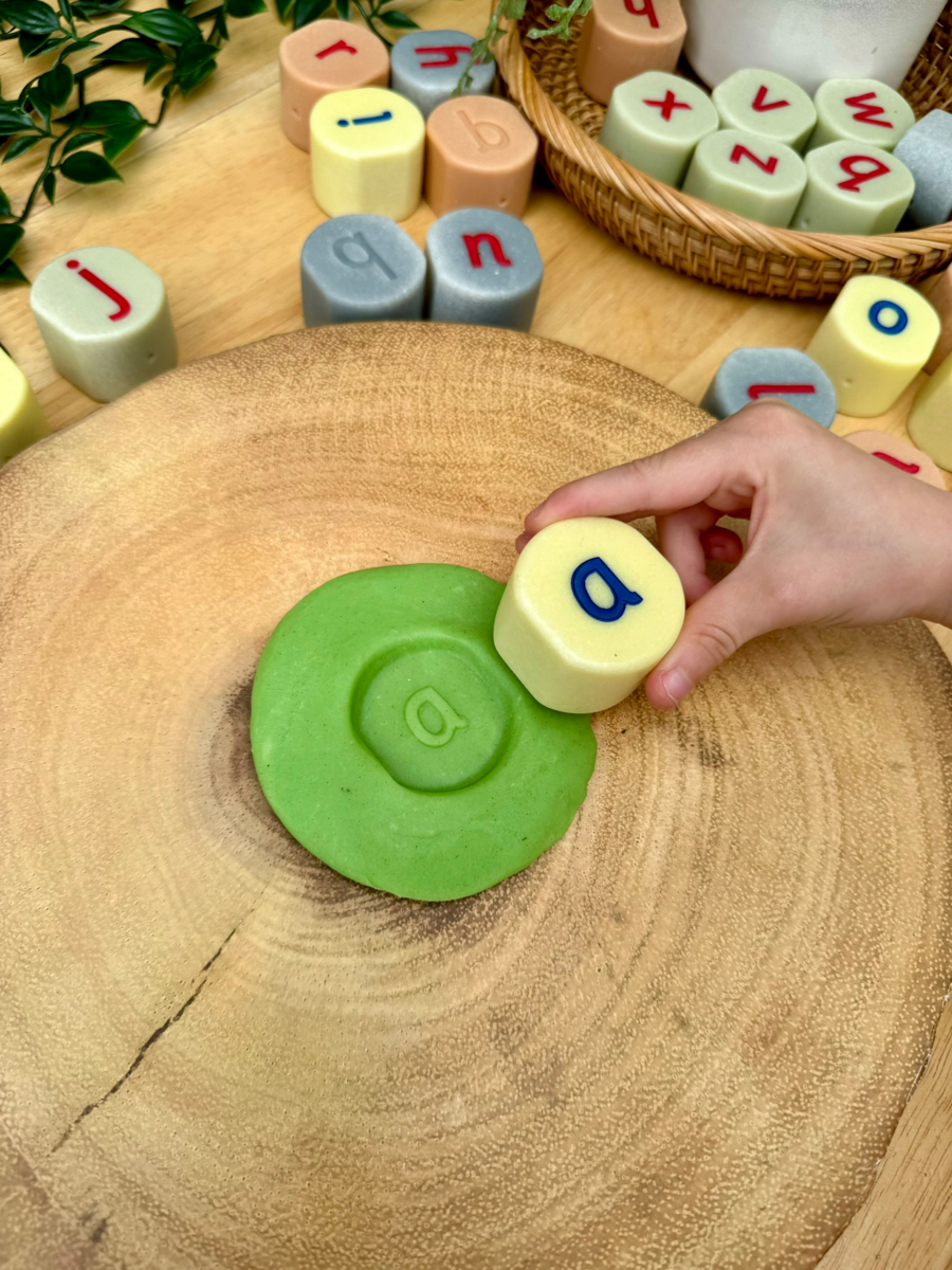 Alfabetsstämplar i sten, gemena - Bild 2